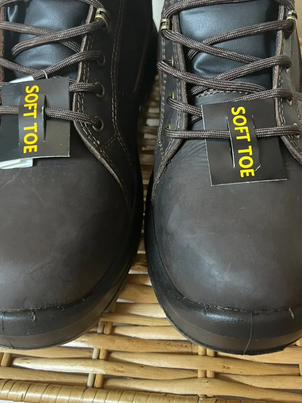 Men industrial shoes Size 13M Soft Toe tough Work Boots oil & slip resistant